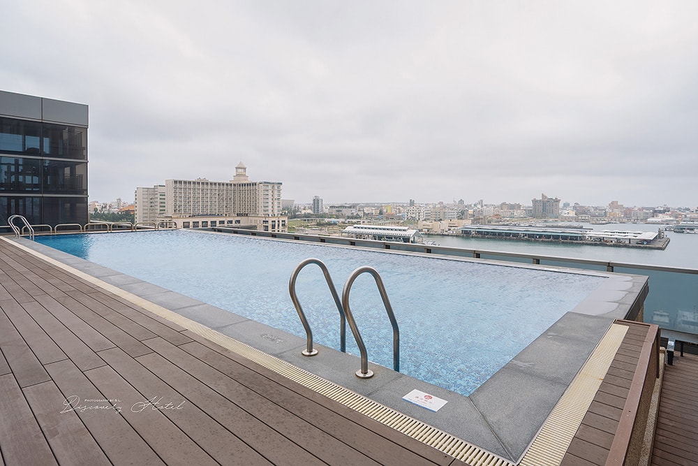 澎湖住宿 | 澎澄飯店 Discovery Hotel | 超美海景戶外無邊際泳池、星探索體能挑戰設施、免稅商店逛起來! - 第22張圖
