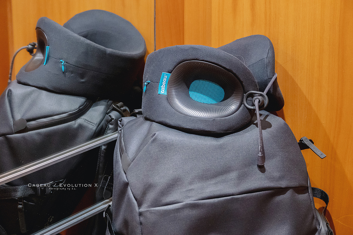 開箱 | 美國 Cabeau Evolution X | 最新一代旅行用記憶頸枕升級版上線販售啦! - 第1張圖